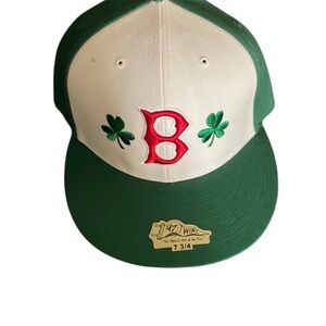 Boston Red Sox 7-3/4 NWT green & white freshman flat brim closer hat